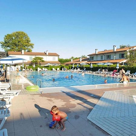 Terraced House In The Ca' Del Pino Holiday Complex With Communal Pool In 比比翁 外观 照片