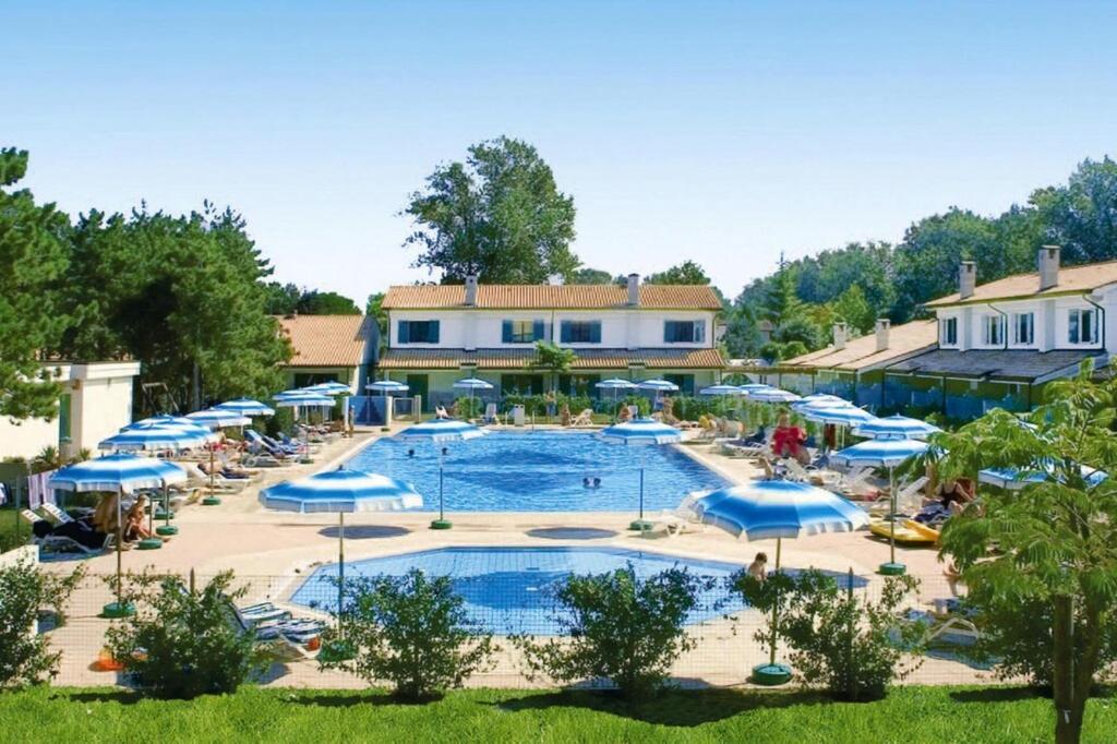 Terraced House In The Ca' Del Pino Holiday Complex With Communal Pool In 比比翁 外观 照片