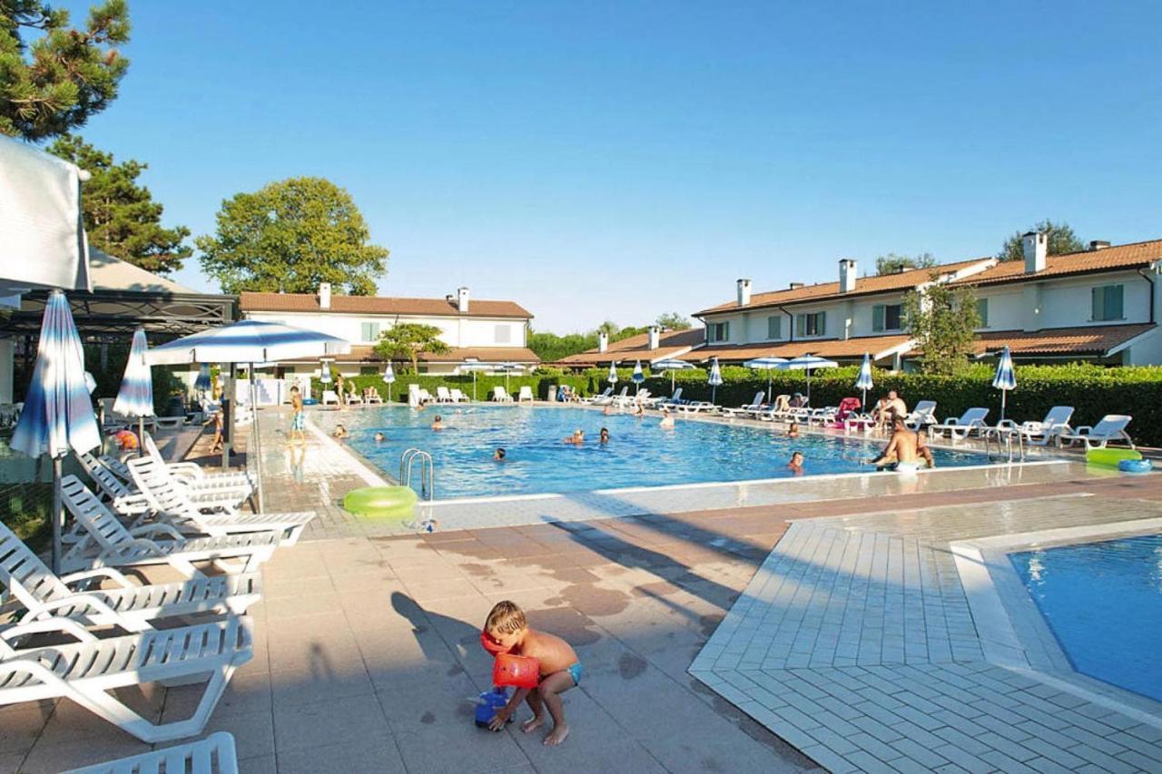 Terraced House In The Ca' Del Pino Holiday Complex With Communal Pool In 比比翁 外观 照片