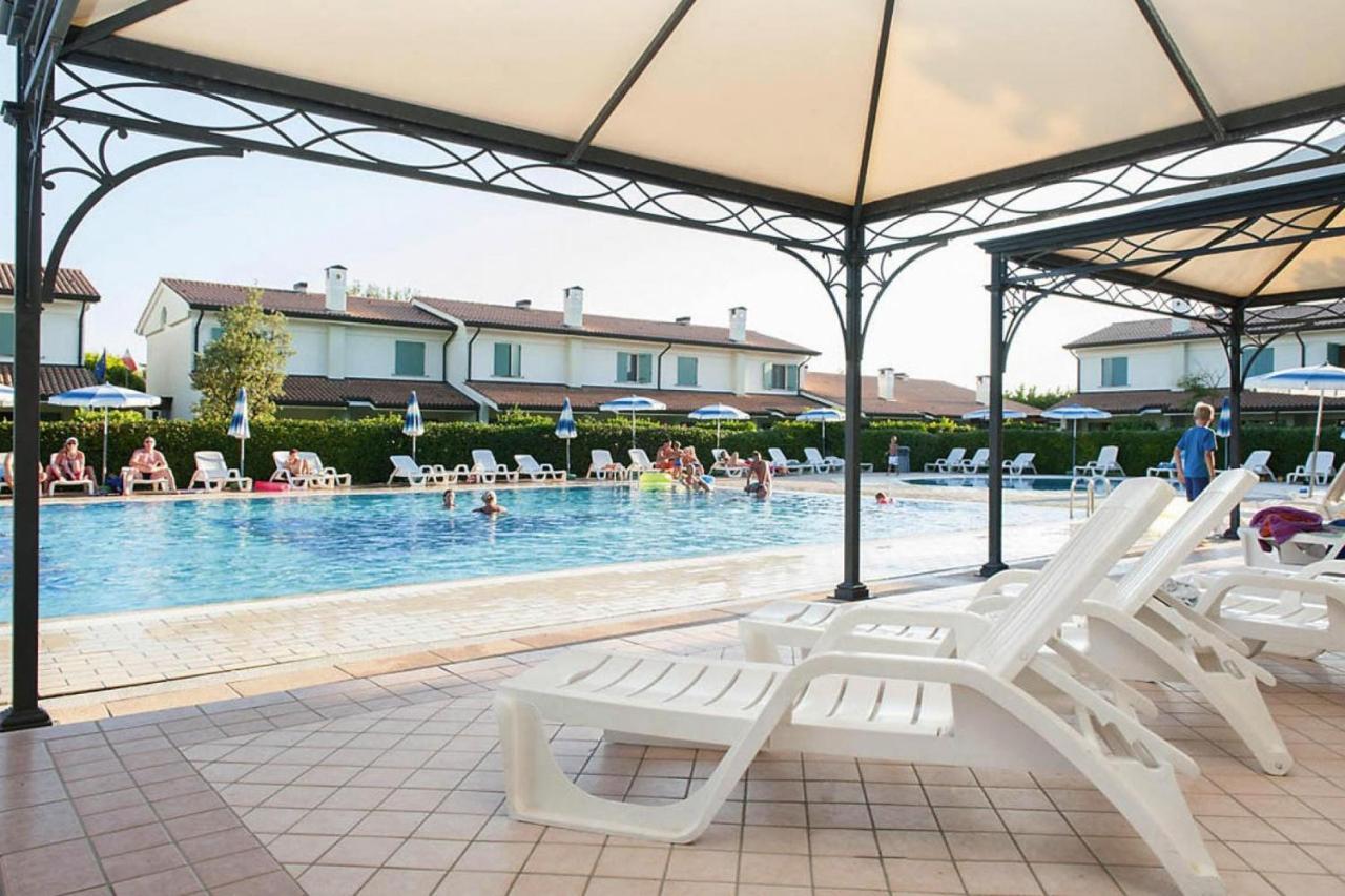 Terraced House In The Ca' Del Pino Holiday Complex With Communal Pool In 比比翁 外观 照片
