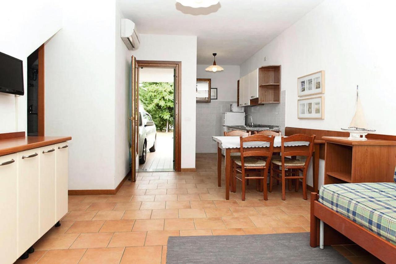 Terraced House In The Ca' Del Pino Holiday Complex With Communal Pool In 比比翁 外观 照片