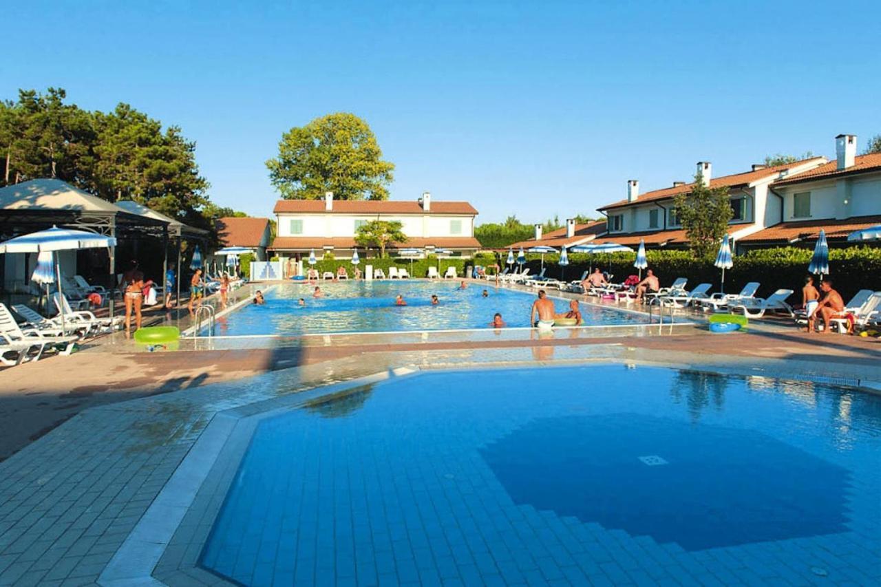 Terraced House In The Ca' Del Pino Holiday Complex With Communal Pool In 比比翁 外观 照片