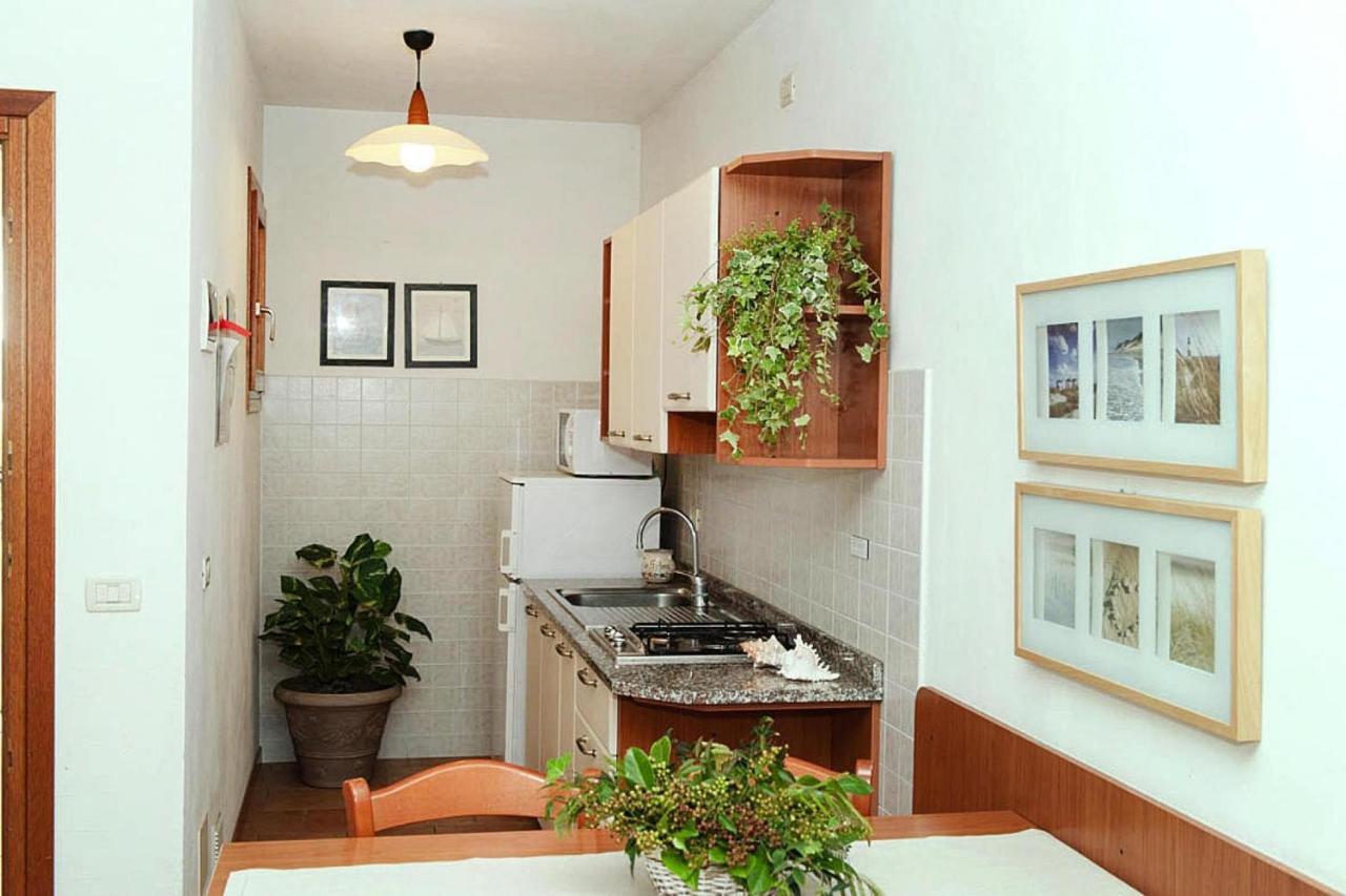 Terraced House In The Ca' Del Pino Holiday Complex With Communal Pool In 比比翁 外观 照片