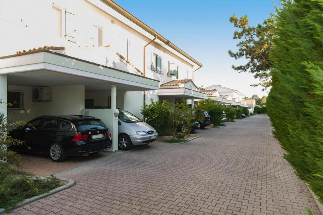 Terraced House In The Ca' Del Pino Holiday Complex With Communal Pool In 比比翁 外观 照片